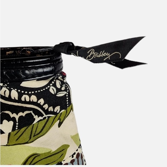 Vera Bradley Patchwork Medley Tote. Grandma Chic. - Picture 4 of 12